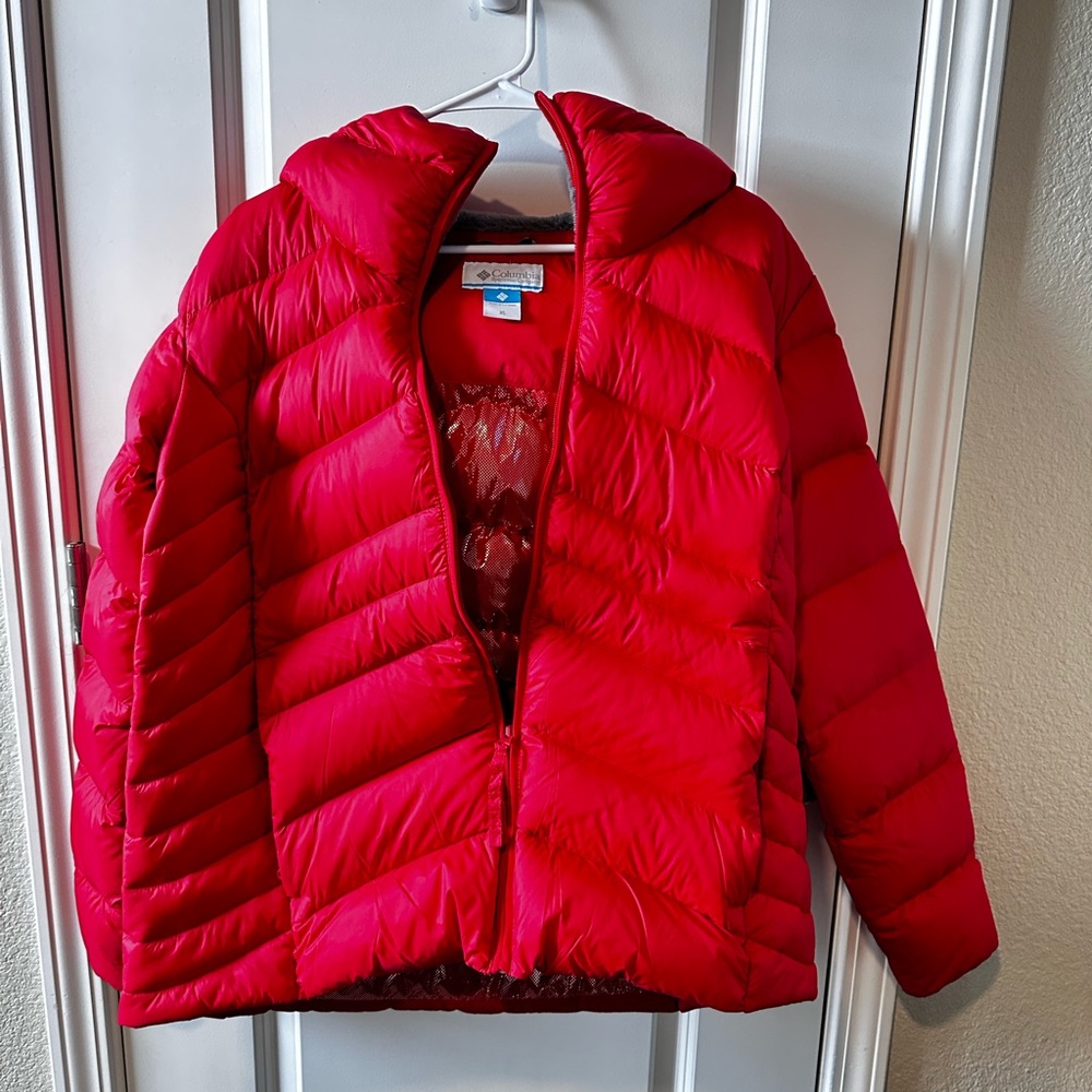 Women’s Columbia Red Puffer Hooded Jacket XL NWOT